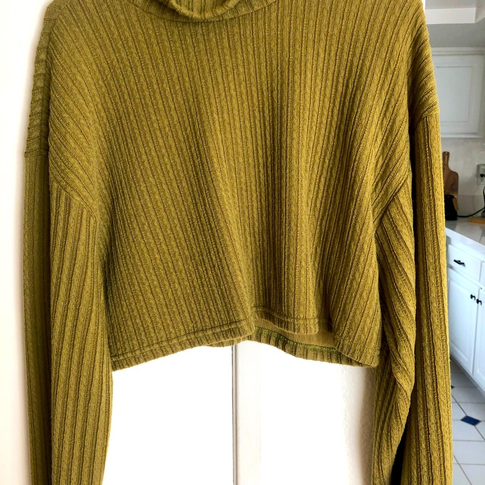Oak + Fort Cropped mock neck sweater in moss green